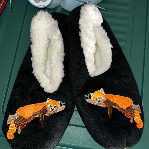 Snoozies Red Panda Slippers - Picture 1 of 5